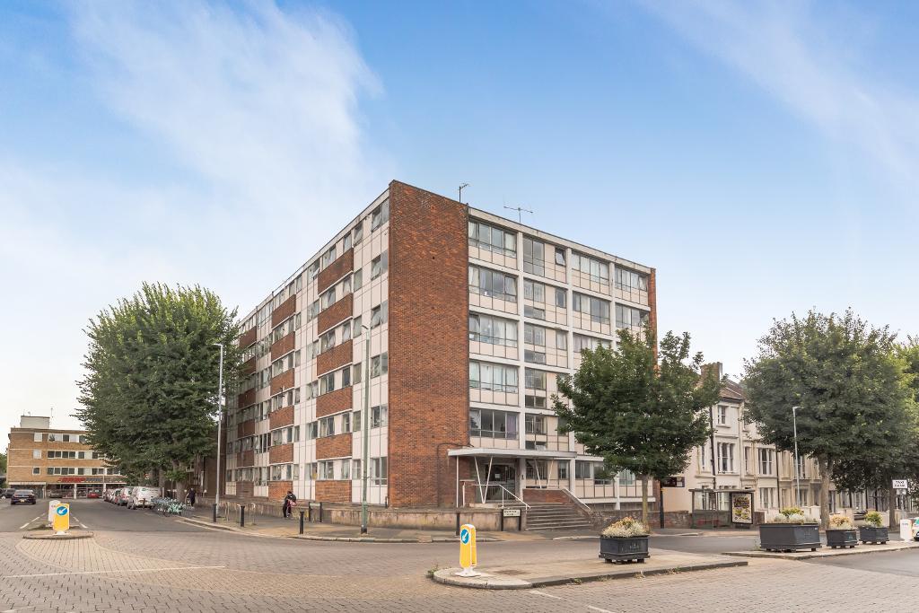 2 Bedroom Purpose Built Apartment For Sale in Cliftonville Court