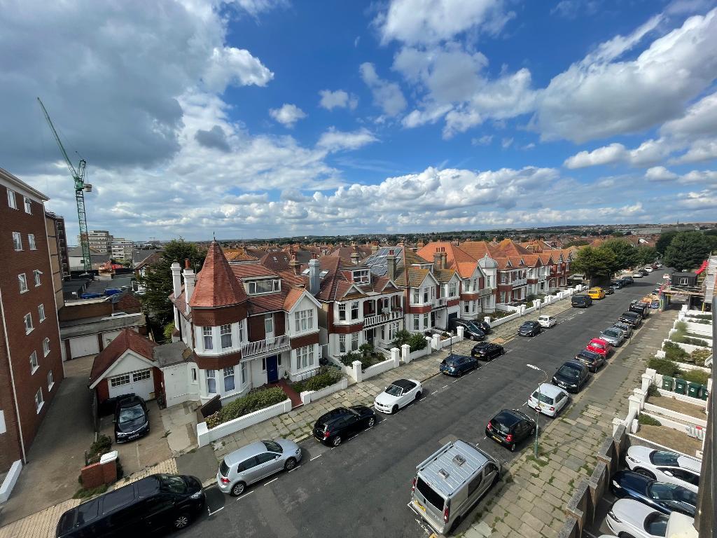 Kingsway, Hove, BN3 4FT