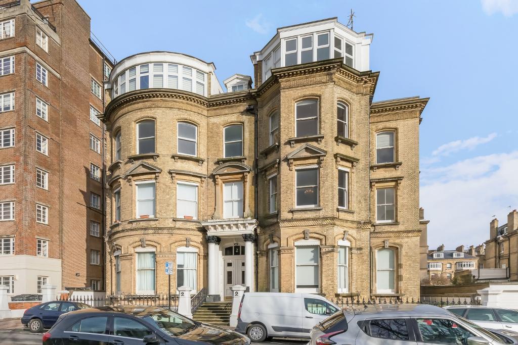 Grand Avenue, Brighton, BN3 2LB
