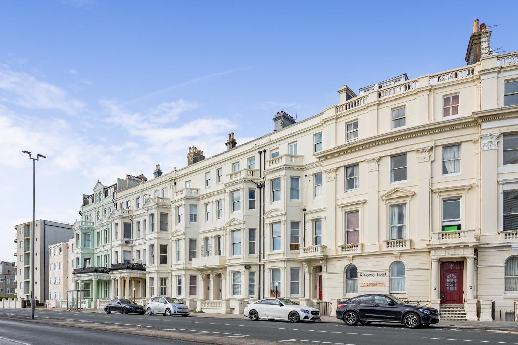 2 Bedroom Converted Apartment For Sale in St Aubyns Gardens, Hove, BN3 2TA HW Estate Agents