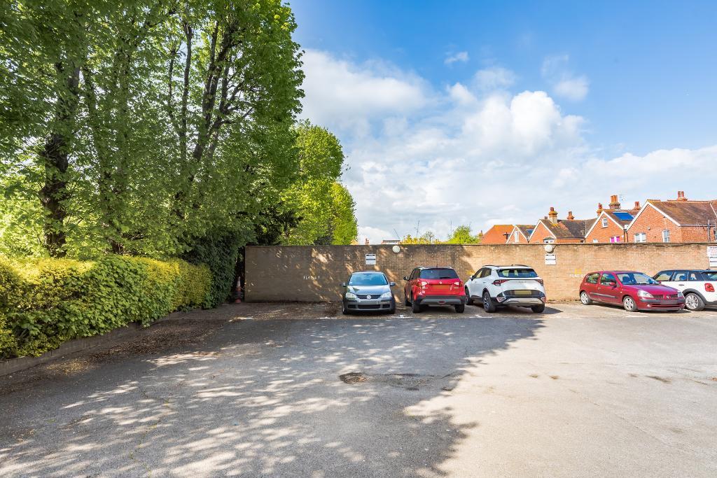 2 Bedroom Purpose Built Apartment For Sale In New Church Road, Hove 