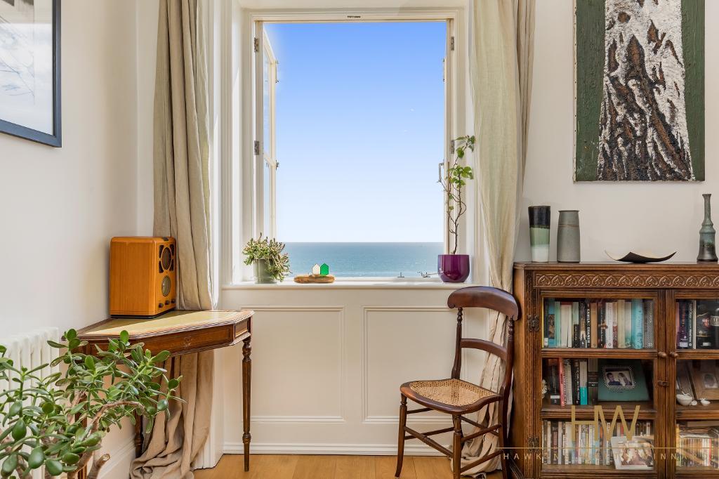 Adelaide Crescent, Hove, BN3 2JL