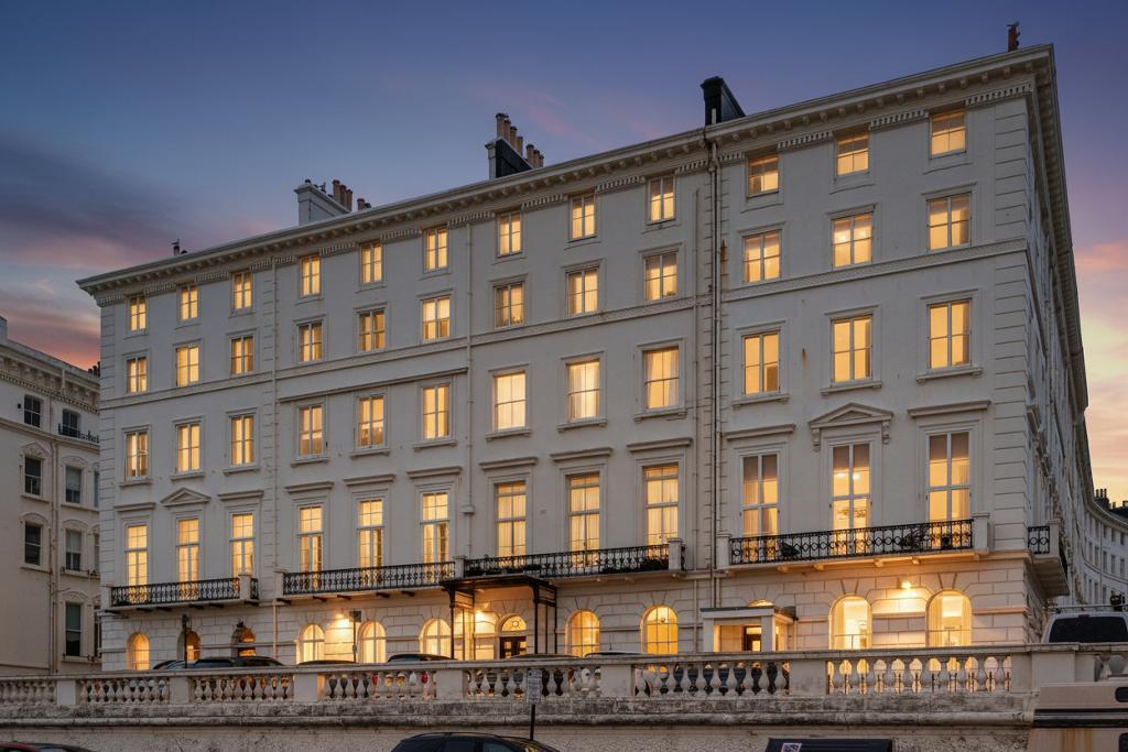 Adelaide Crescent, Hove, BN3 2JL